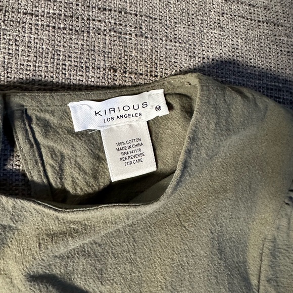 Crop top with lace up back - Picture 2 of 3